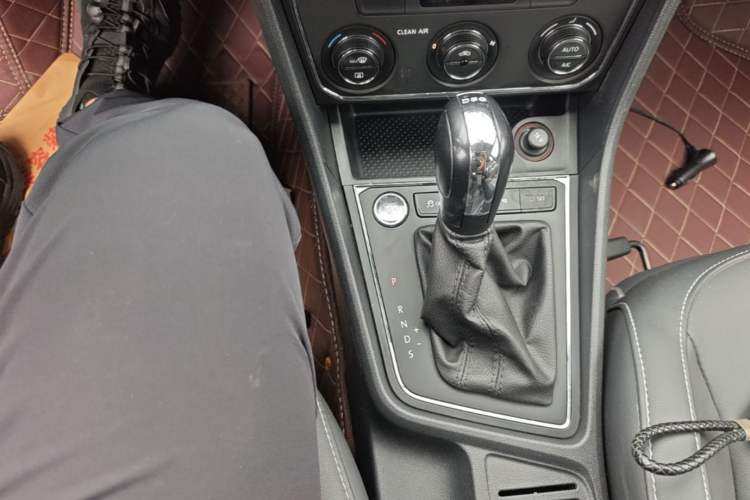 Used Volkswagen Lavida 2017 230TSI DSG Comfort Edition Gear Lever