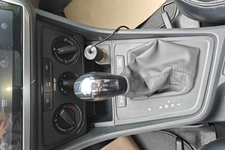 Used Volkswagen Lavida 2017 1.6L Automatic Fashion Edition Gear Lever