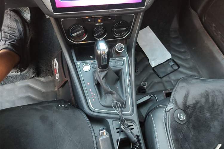 Used Volkswagen Lavida 2017 1.6L Automatic Comfort Edition Gear Lever
