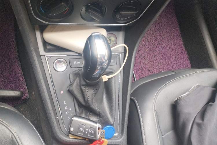 Used Volkswagen Lavida 2017 1.6L Automatic Comfort Edition Gear Lever