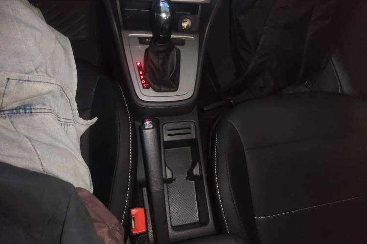 Used Volkswagen Lavida 2017 1.6L Automatic Comfort Edition Gear Lever