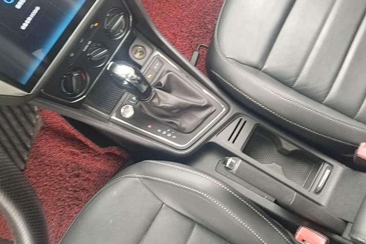 Used Volkswagen Lavida 2017 1.6L Automatic Comfort Edition Gear Lever