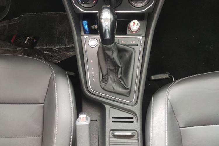 Used Volkswagen Lavida 2017 1.6L Automatic Comfort Edition Gear Lever