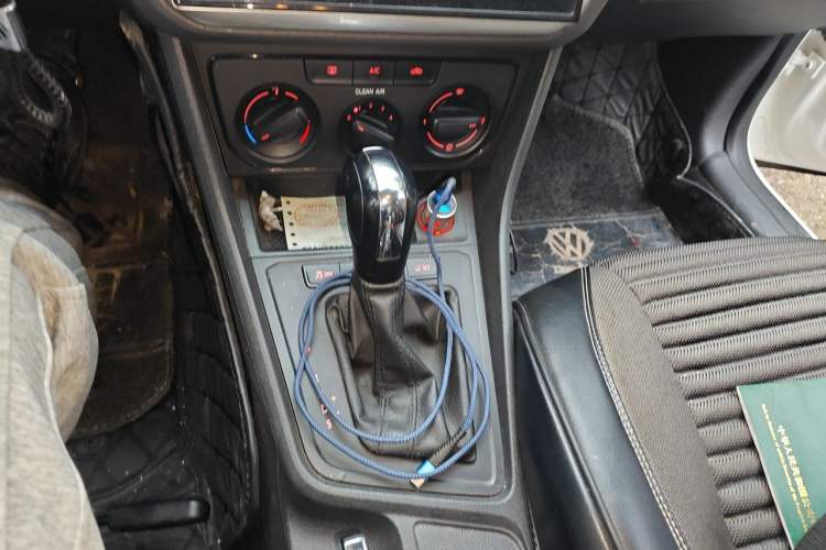 Used Volkswagen Lavida 2017 1.6L Automatic Fashion Edition Gear Lever