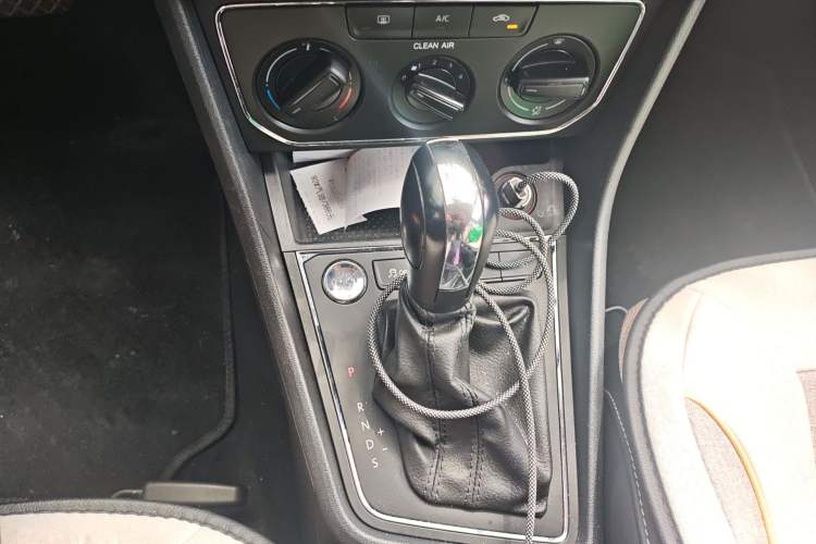 Used Volkswagen Lavida 2017 1.6L Automatic Comfort Edition Gear Lever