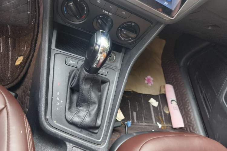 Used Volkswagen Lavida 2017 1.6L Automatic Fashion Edition Gear Lever