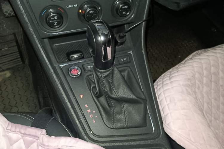 Used Volkswagen Lavida 2017 230TSI DSG Comfort Edition Gear Lever