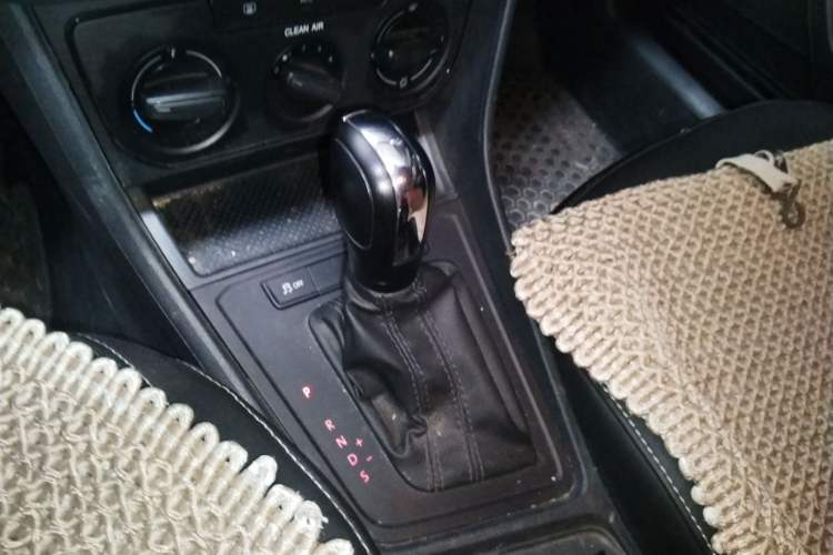 Used Volkswagen Lavida 2017 1.6L Automatic Fashion Edition Gear Lever