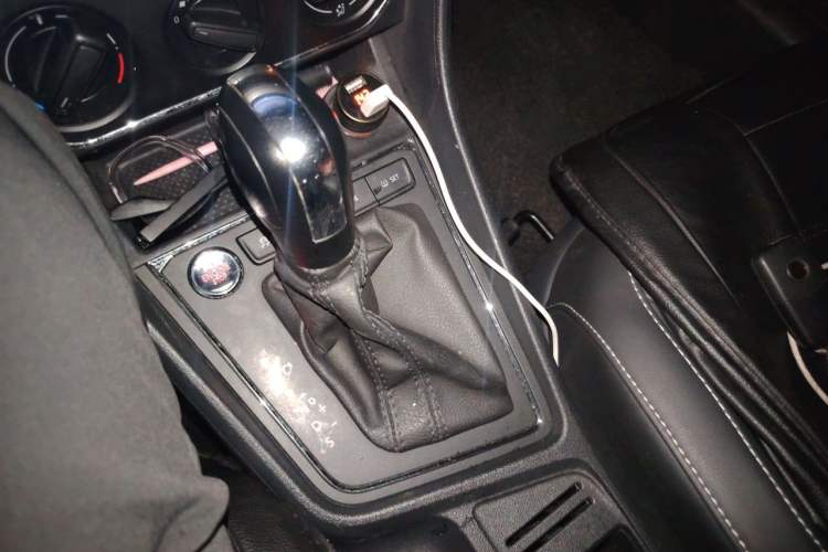 Used Volkswagen Lavida 2017 1.6L Automatic Comfort Edition Gear Lever