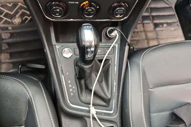 Used Volkswagen Lavida 2017 230TSI DSG Comfort Edition Gear Lever