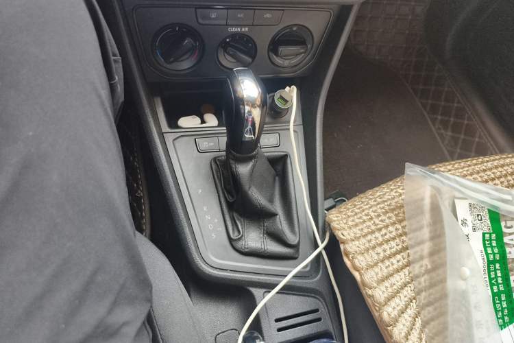 Used Volkswagen Lavida 2017 1.6L Automatic Fashion Edition Gear Lever
