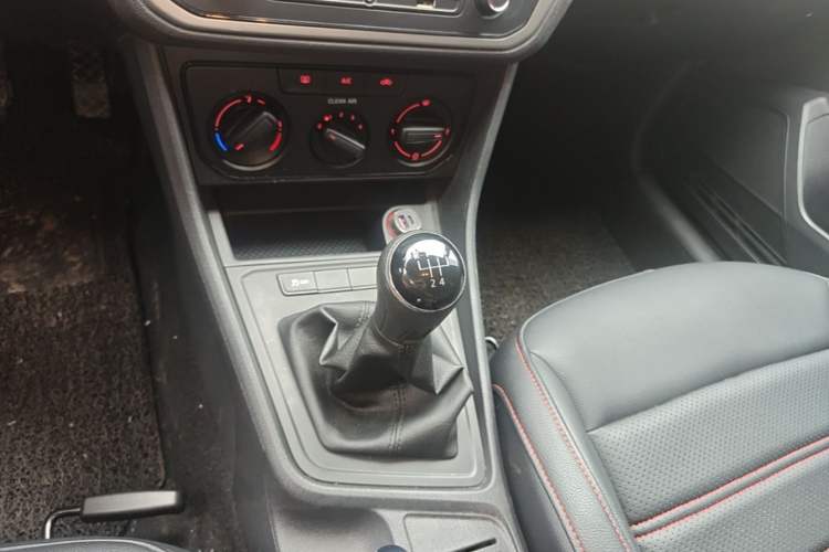Used Volkswagen Lavida 2017 1.6L Manual Fashion Edition Gear Lever