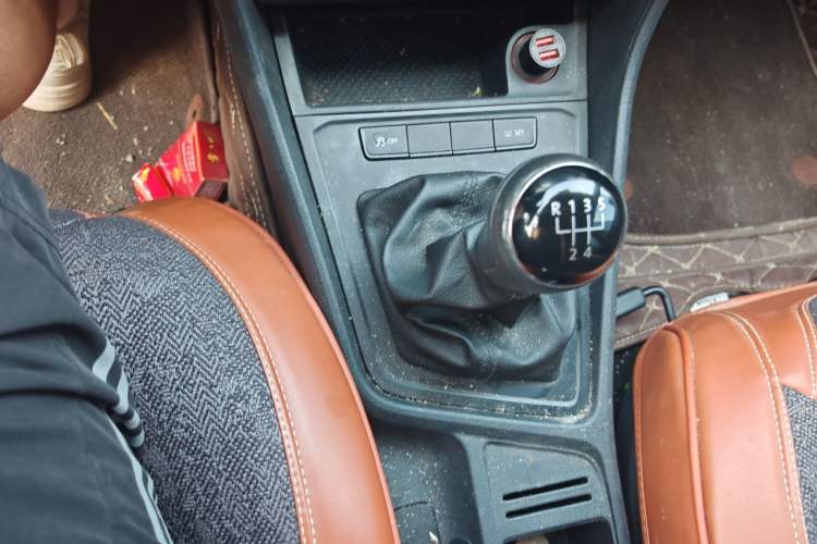 Used Volkswagen Lavida 2017 1.6L Manual Fashion Edition Gear Lever