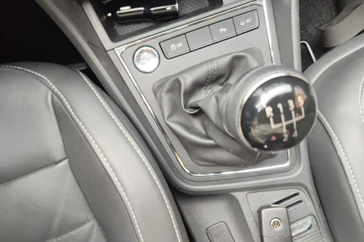 Used Volkswagen Lavida 2017 1.6L Manual Comfort Edition Gear Lever