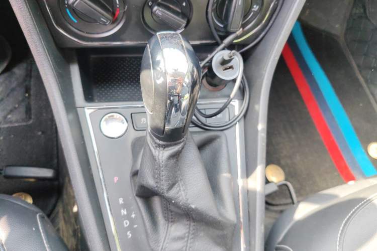 Used Volkswagen Lavida 2017 1.6L Automatic Comfort Edition Gear Lever