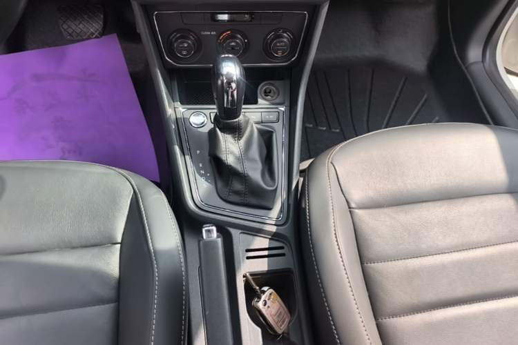 Used Volkswagen Lavida 2017 230TSI DSG Comfort Edition Gear Lever