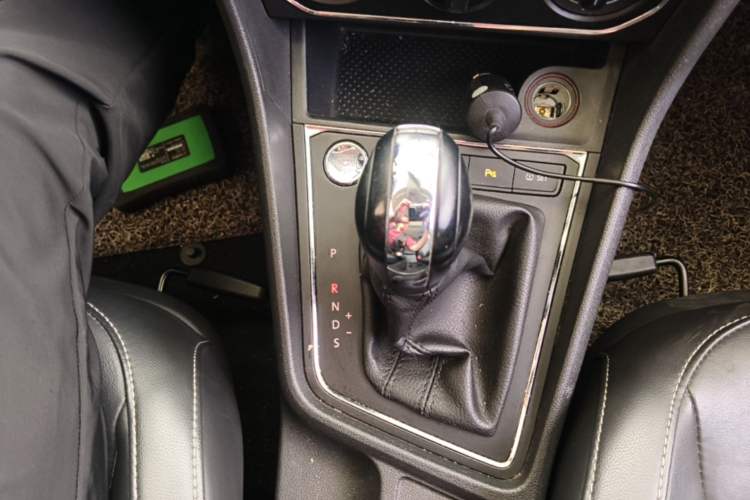 Used Volkswagen Lavida 2017 1.6L Automatic Comfort Edition Gear Lever