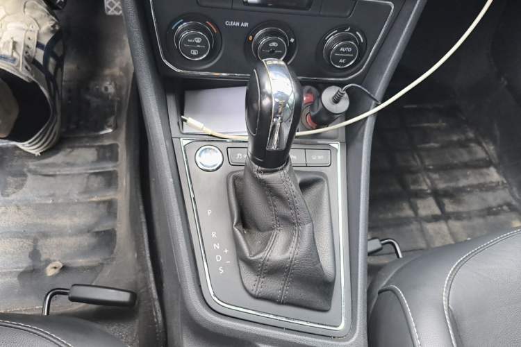Used Volkswagen Lavida 2017 230TSI DSG Comfort Edition Gear Lever