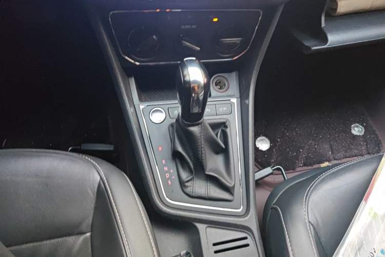 Used Volkswagen Lavida 2017 1.6L Automatic Comfort Edition Gear Lever