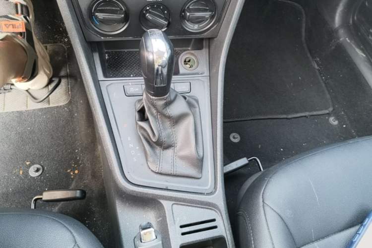 Used Volkswagen Lavida 2017 1.6L Automatic Fashion Edition Gear Lever