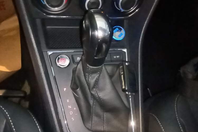 Used Volkswagen Lavida 2017 1.6L Automatic Comfort Edition Gear Lever