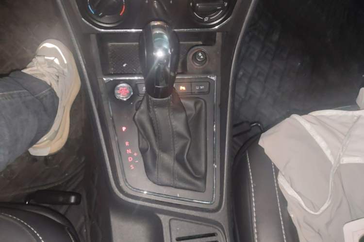 Used Volkswagen Lavida 2017 1.6L Automatic Comfort Edition Gear Lever