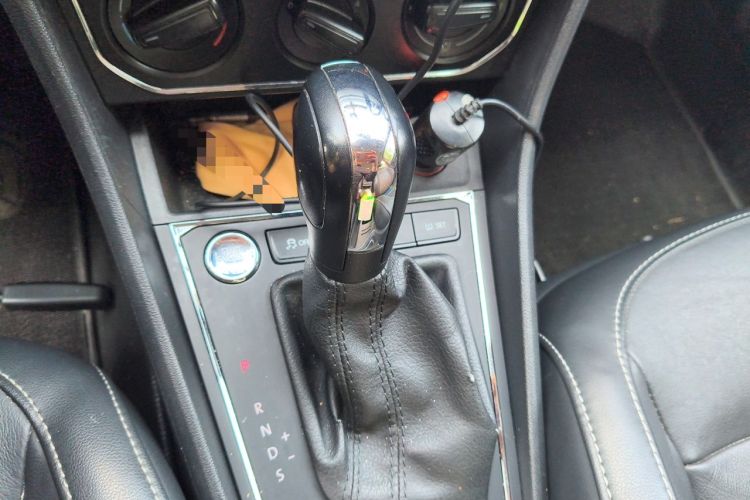 Used Volkswagen Lavida 2017 1.6L Automatic Comfort Edition Gear Lever