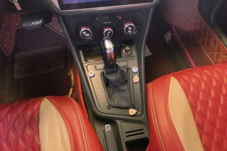 Used Volkswagen Lavida 2017 1.6L Automatic Fashion Edition Gear Lever