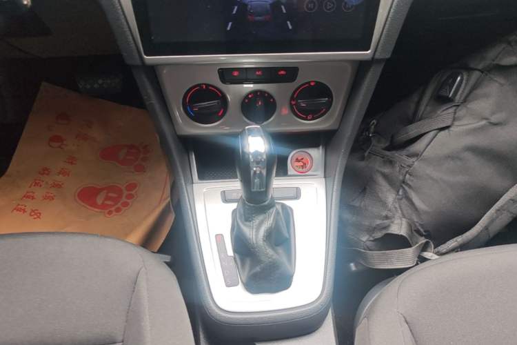 Used Volkswagen Lavida 2017 1.6L Automatic Comfort Edition Gear Lever