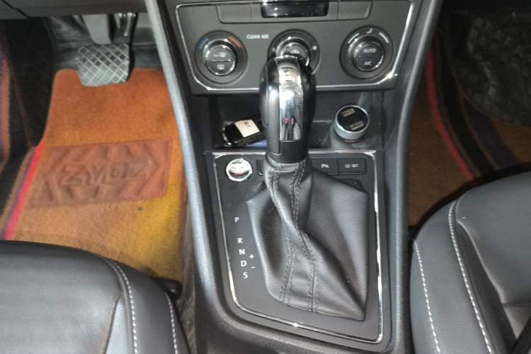 Used Volkswagen Lavida 2017 230TSI DSG Comfort Edition Gear Lever