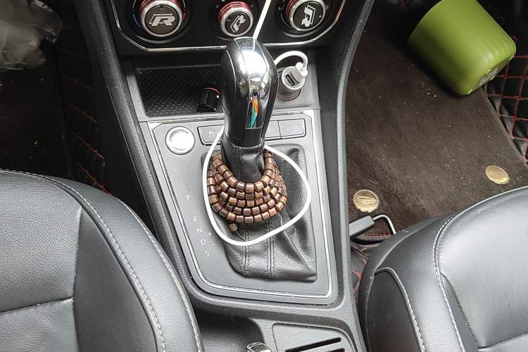 Used Volkswagen Lavida 2017 1.6L Automatic Comfort Edition Gear Lever
