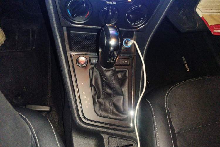 Used Volkswagen Lavida 2017 1.6L Automatic Comfort Edition Gear Lever