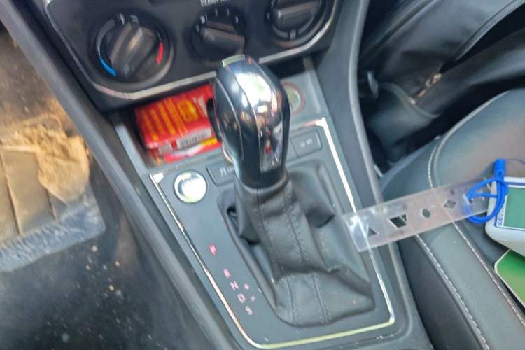 Used Volkswagen Lavida 2017 1.6L Automatic Comfort Edition Gear Lever
