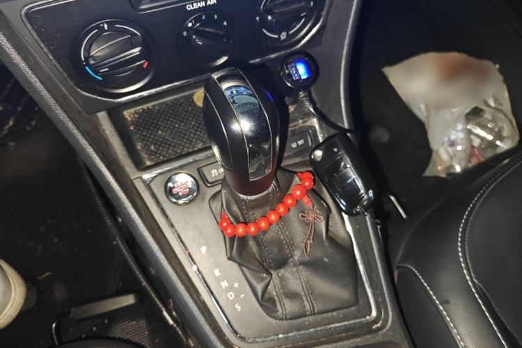 Used Volkswagen Lavida 2017 1.6L Automatic Comfort Edition Gear Lever