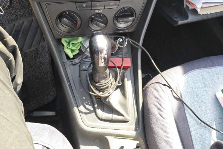 Used Volkswagen Lavida 2017 1.6L Automatic Fashion Edition Gear Lever