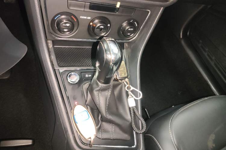 Used Volkswagen Lavida 2017 230TSI DSG Comfort Edition Gear Lever