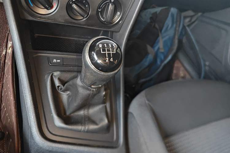 Used Volkswagen Lavida 2017 1.6L Manual Fashion Edition Gear Lever