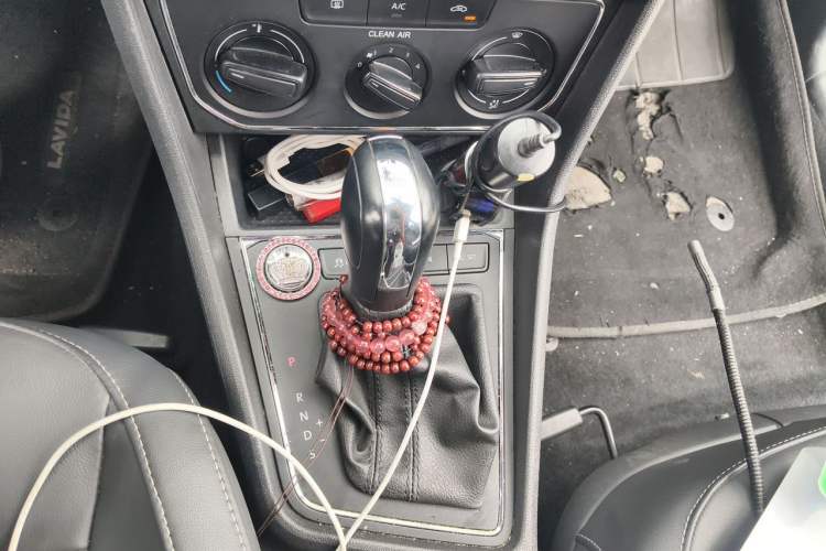 Used Volkswagen Lavida 2017 1.6L Automatic Comfort Edition Gear Lever