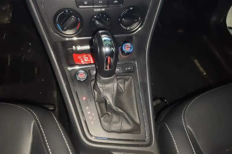 Used Volkswagen Lavida 2017 1.6L Automatic Comfort Edition Gear Lever