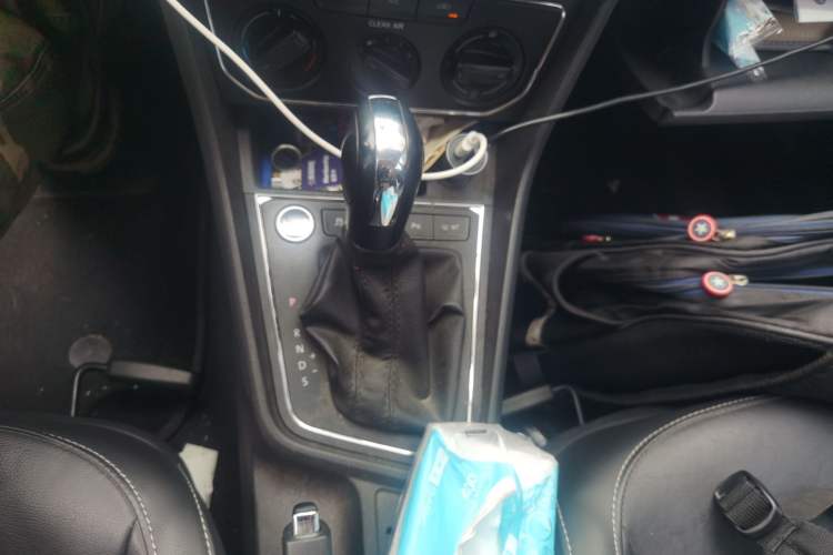Used Volkswagen Lavida 2017 1.6L Automatic Comfort Edition Gear Lever