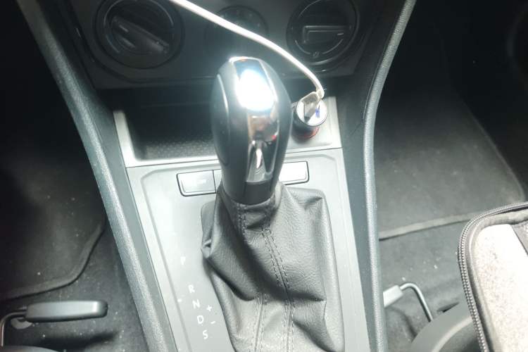 Used Volkswagen Lavida 2017 1.6L Automatic Fashion Edition Gear Lever