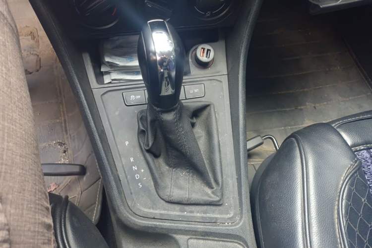 Used Volkswagen Lavida 2017 1.6L Automatic Fashion Edition Gear Lever