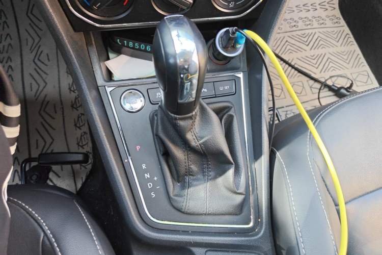Used Volkswagen Lavida 2017 1.6L Automatic Comfort Edition Gear Lever