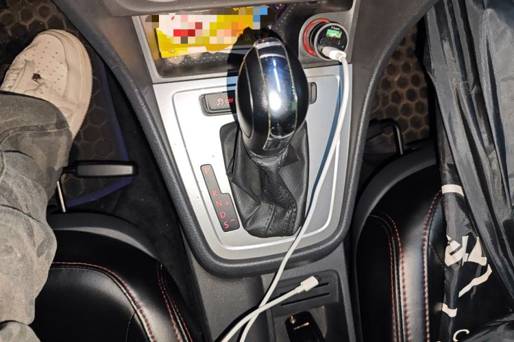 Used Volkswagen Lavida 2017 1.6L Automatic Comfort Edition Gear Lever