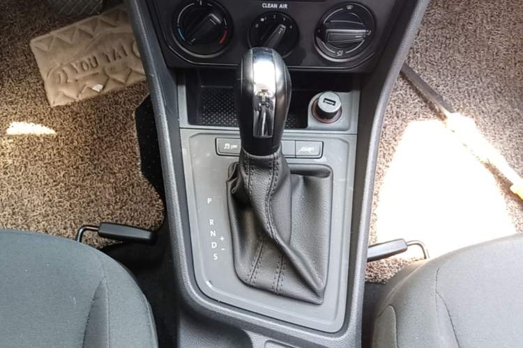 Used Volkswagen Lavida 2017 1.6L Automatic Fashion Edition Gear Lever