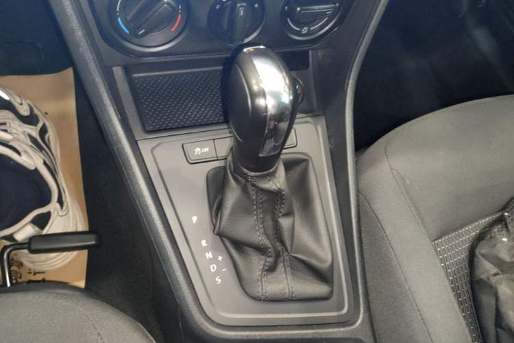 Used Volkswagen Lavida 2017 1.6L Automatic Fashion Edition Gear Lever