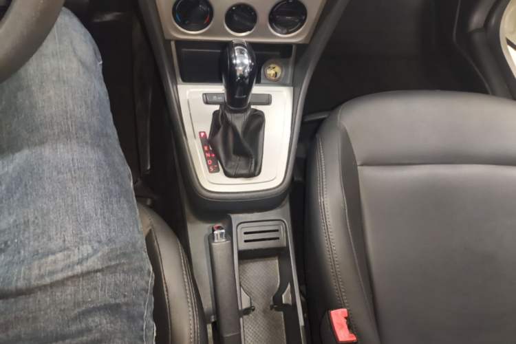 Used Volkswagen Lavida 2017 1.6L Automatic Comfort Edition Gear Lever