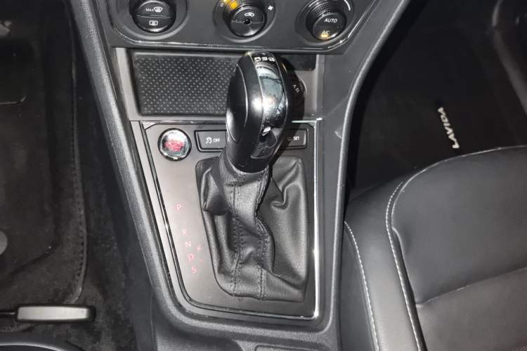 Used Volkswagen Lavida 2017 230TSI DSG Comfort Edition Gear Lever