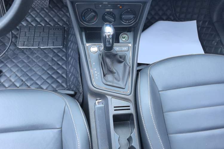 Used Volkswagen Lavida 2017 1.6L Automatic Comfort Edition Gear Lever