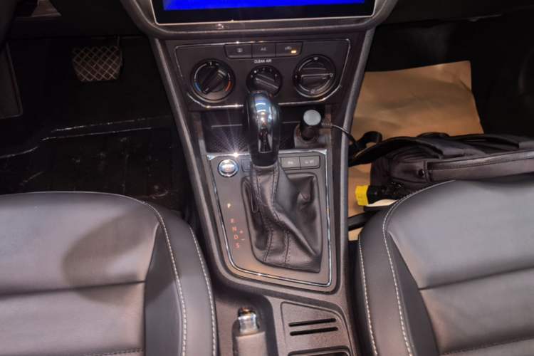 Used Volkswagen Lavida 2017 1.6L Automatic Comfort Edition Gear Lever